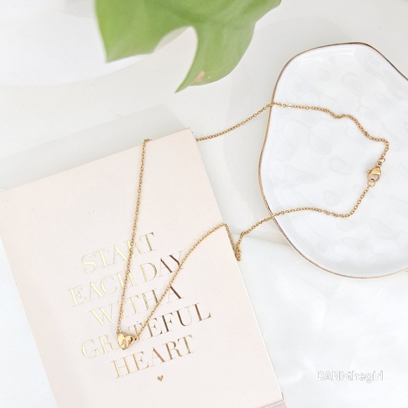 NEW Gold Mini Candy Heart Engraved Letter A or C Necklace - Picture 4 of 8